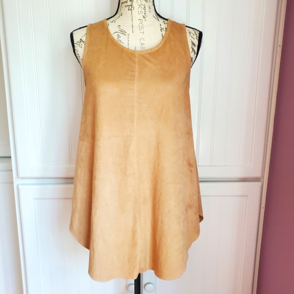 Adorable Super Soft Faux Suede Top Size M
